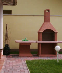 Kamin ARBORETUM (rdeč), umivalnik TISA (rdeč)