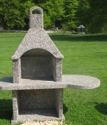 ARBORETUM; v/š/g 238x129x70 cm / kurišče; š/g 63x40 cm