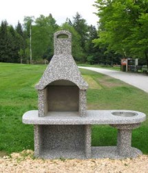 SAVA; (pran z dodanim zelenim peskom) / inox korito / v/š/g 215x200x71 cm / kurišče; š/g 55x43 cm / Plošča je lahko po želji tudi daljša