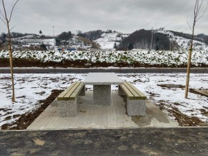 Klop brez naslona, miza Adria, pran_brušeni podstavki