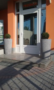 Cvetlično korito Magnoljija - primer zunanje postavitve